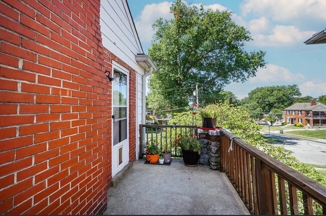 1136 Betty Ln Unit 2