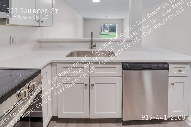 Photo - 323 Railroad St