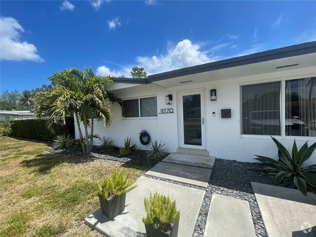 Building Photo - 9770 SW 85th Terrace Rental