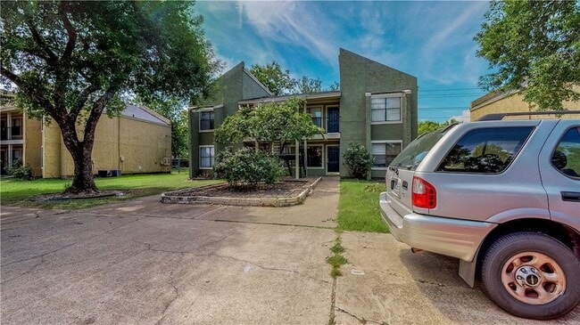 Photo - 303 Manuel Dr Unit B