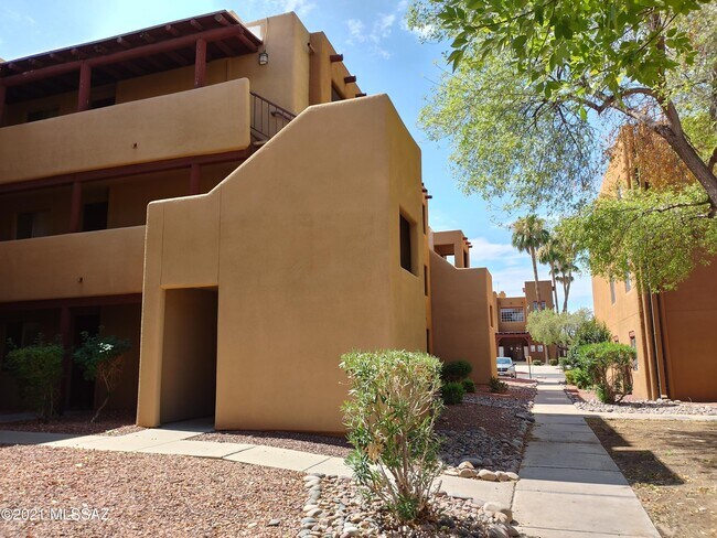 Photo - 1810 E Blacklidge Dr Unidad 314