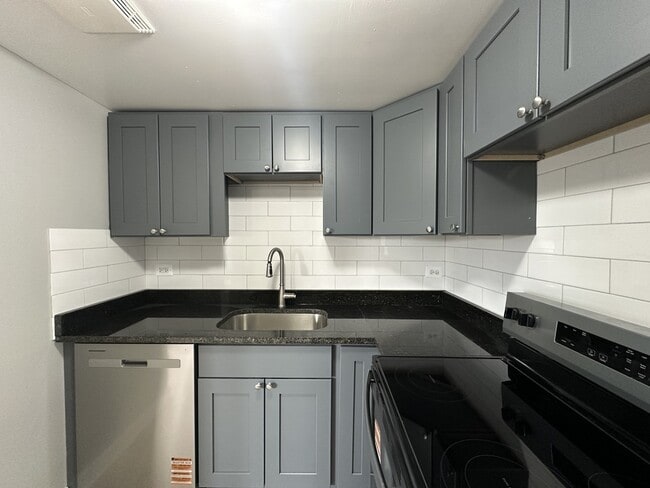 Photo - 7632 N Milwaukee Ave Unidad A4