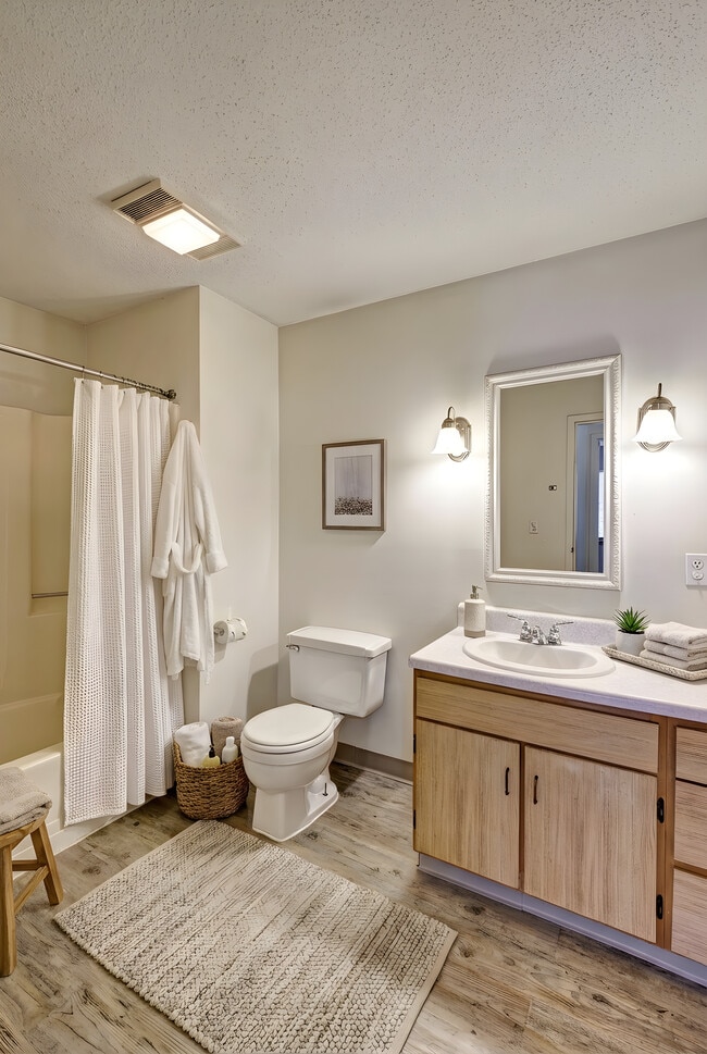 Photo - Woodland Apartments