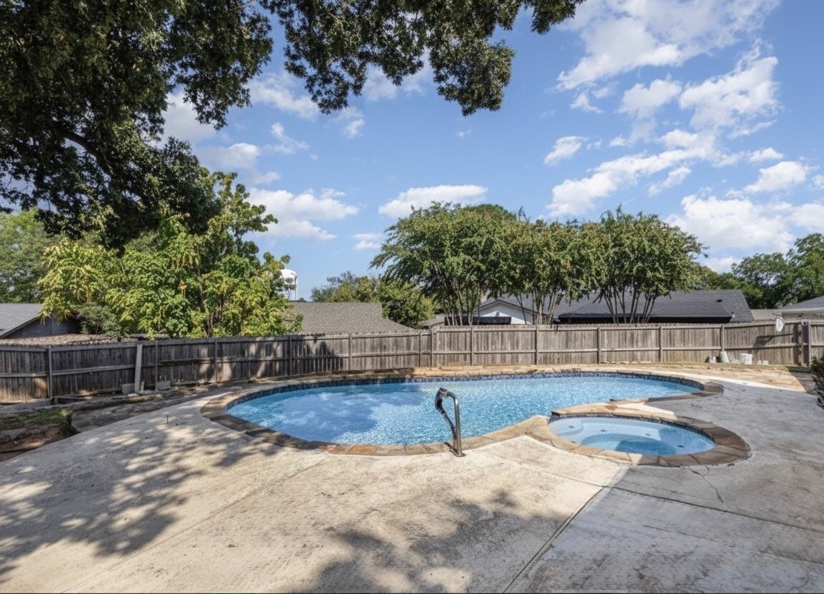 Photo - 302 Fair Oaks Blvd