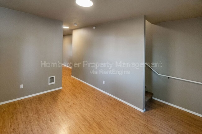 Photo - 1023 W Knox Ave