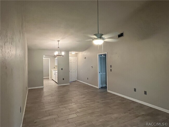Photo - 600 E Gilchrist Ct