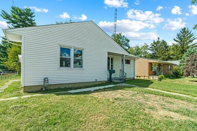 Building Photo - Charming 3- Bedroom Home in Newark