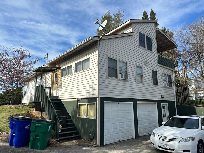 Building Photo - Unique 4 Bedroom with 2 Car Garage and out...