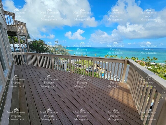 Building Photo - Studio/1 Bathroom Apartment. 60 steps up t... Unit 3