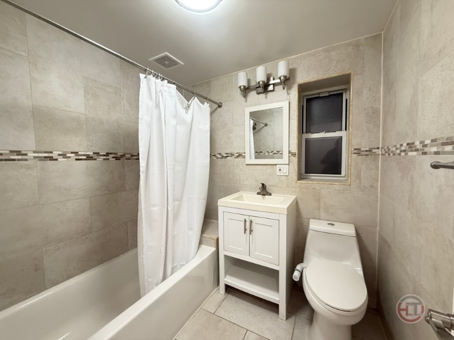 Photo - 1720 Williamsbridge Rd