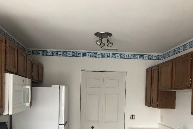 Photo - 320 Crestview Dr