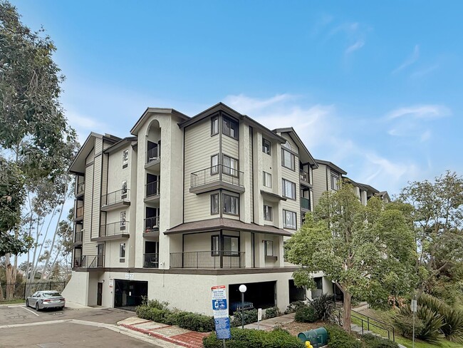 Gorgeous 1B/1BA Condo in Redwood Village f... - Gorgeous 1B/1BA Condo in Redwood Village f...