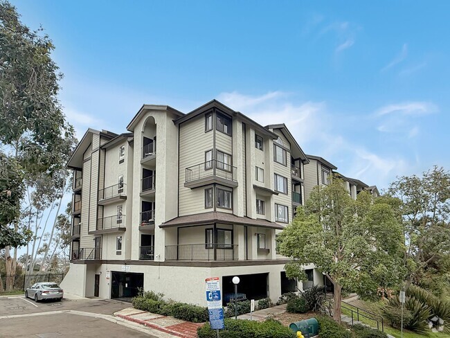 Building Photo - Gorgeous 1B/1BA Condo in Redwood Village f...