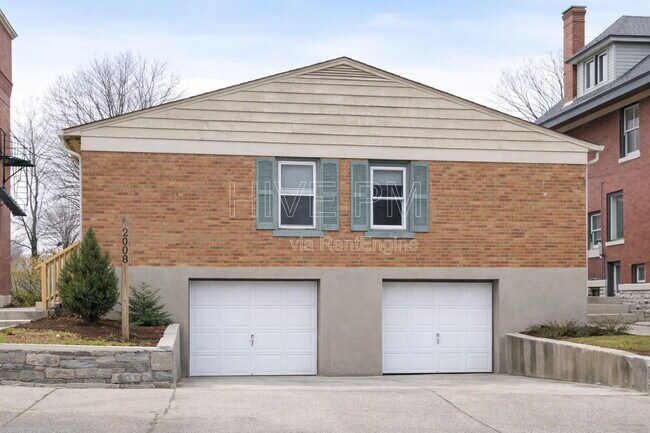Building Photo - 2108 Auburn Ave Unit 6