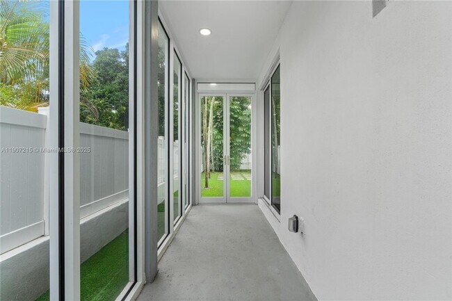 Photo - 5734 Buchanan St Unidad B