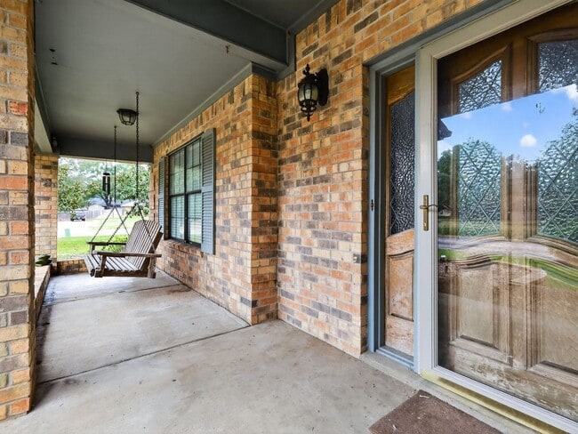 Building Photo - 18270 Stillwood Ln