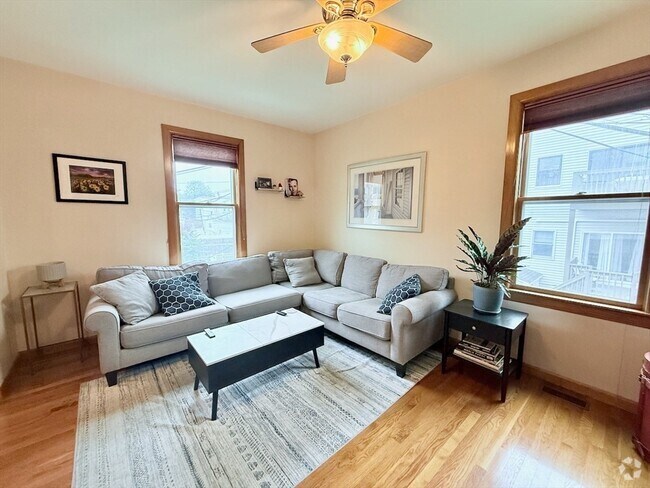 Building Photo - 4 Webb Park Unit 1 Rental