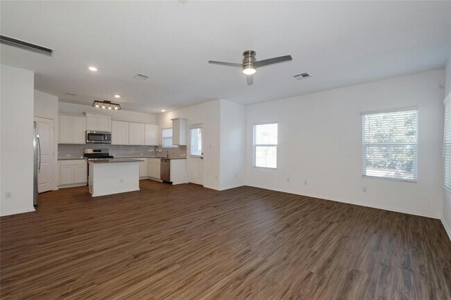 Photo - 424 Red Buckeye Loop