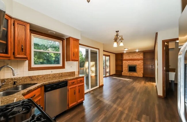 Building Photo - 2536 Leach Dr Rental