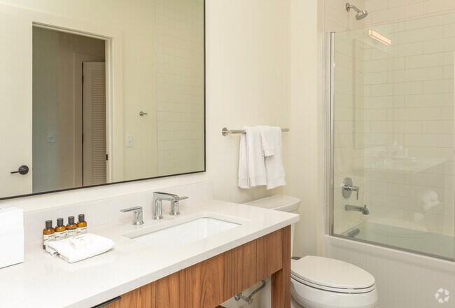2BR, 2BA - 1085 SF