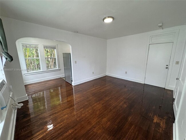 Building Photo - 177 NE 50th St Unit 29