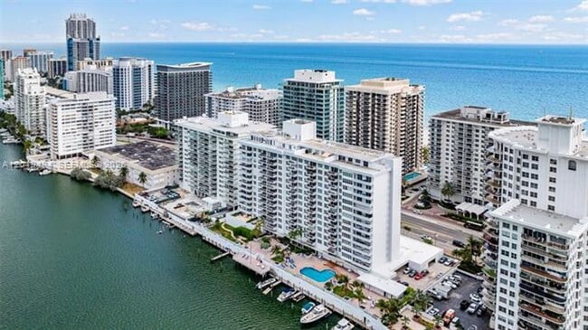 Building Photo - 5700 Collins Ave Unit 5700 Collins Ave # 7J