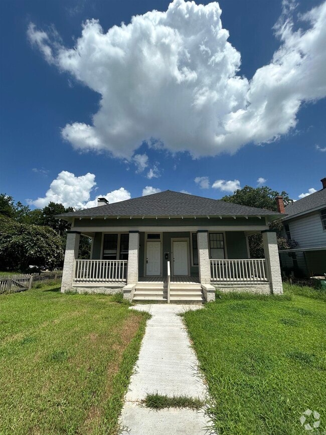 Building Photo - 1601 Hanger St Rental