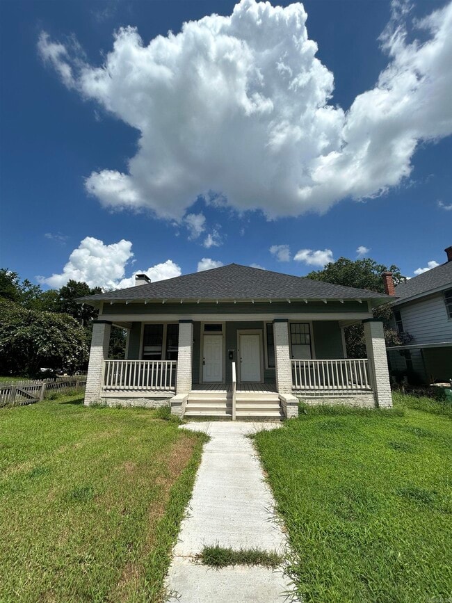 Building Photo - 1601 Hanger St Rental