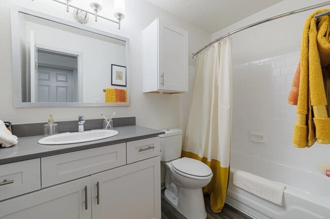 Building Photo - 200 Hollow Tree Ln Unit 2025-1 Rental