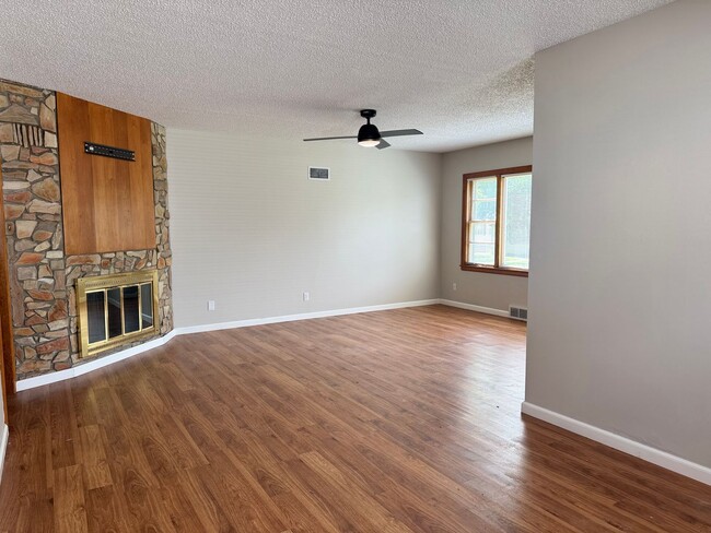 Photo - 724 Ratone St