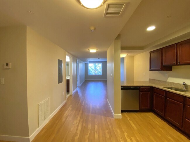 Photo - 20 Pond St Unidad 203