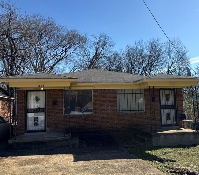 Building Photo - 1608 Oakwood St Rental
