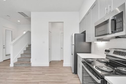 Photo - Oaks at Laverne Apartamentos