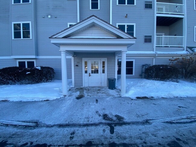 Building Photo - 122 Coliseum Ave Unit 201