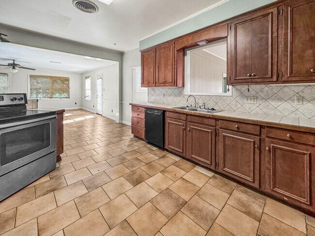 Photo - 3018 Wardlaw Rd