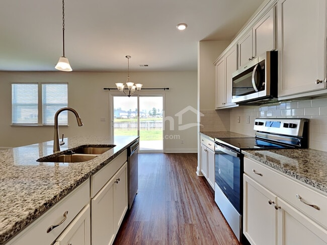 Photo - 317 Azore Way
