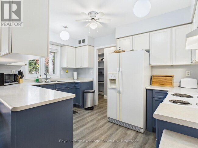 Photo - 390 MacDougall Dr