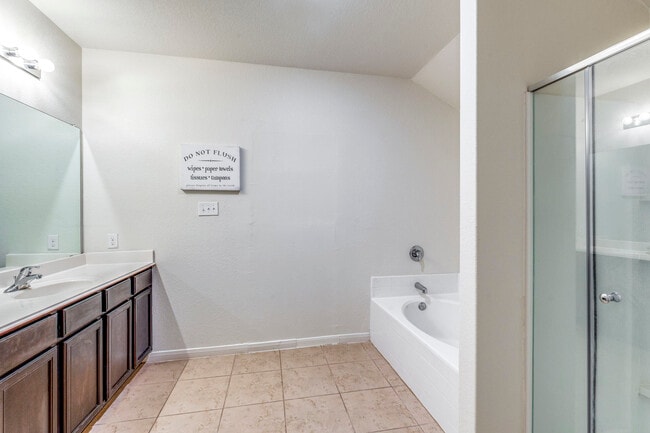 Photo - 223 Azalea Way