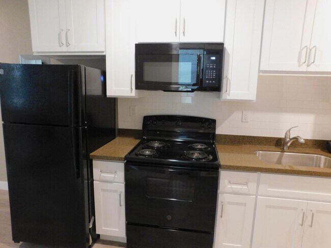 Photo - 621 W 2nd St