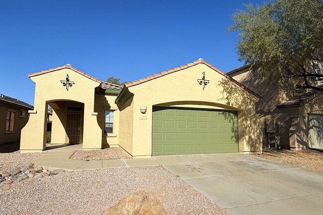 Building Photo - "Charming 3-Bed, 2-Bath Oasis with 1,430 Sq Ft in Phoenix's Heart!"