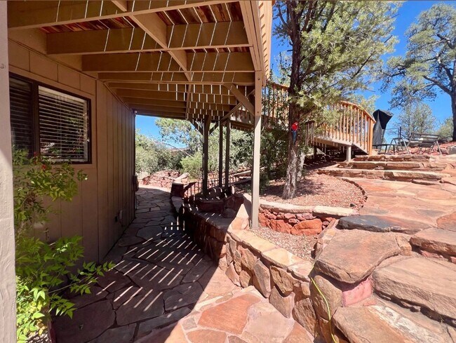 335 Foothills S Dr