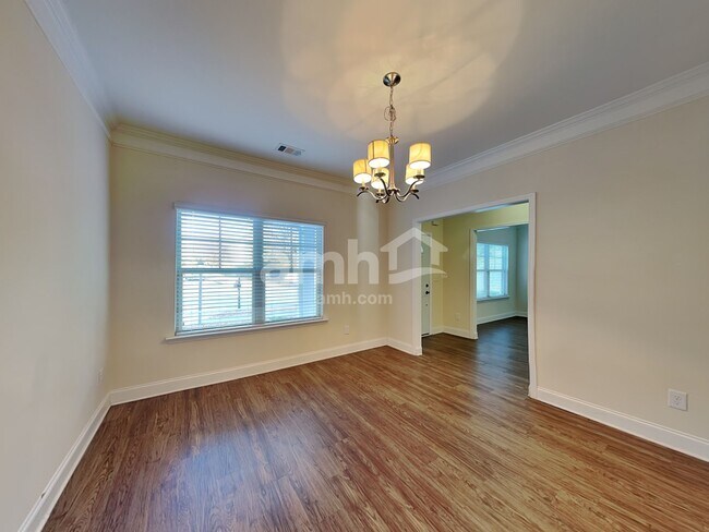 Photo - 2535 Beal St