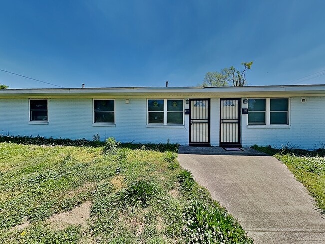 Building Photo - 219 12th St W