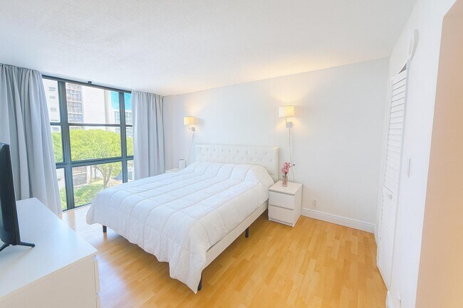 Photo - 16909 N Bay Rd Unidad 507