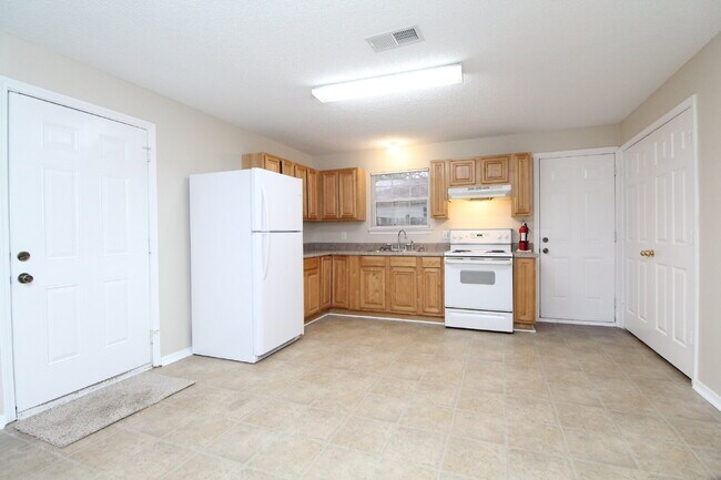 Photo - Updated 3BR Patio Home in Brownsville with Open Living Layout, Interior Laundry, Easy-Care Yard &...