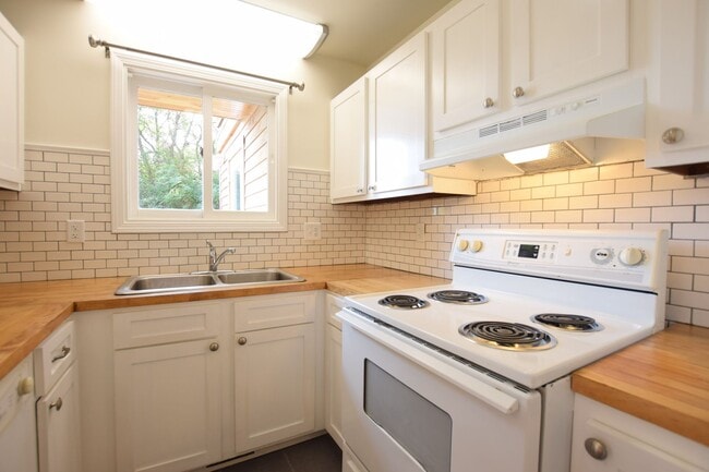 Building Photo - 720 Hudson St Unit 1