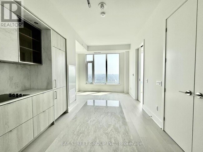 Photo - 11 Yorkville Ave Unit 6006