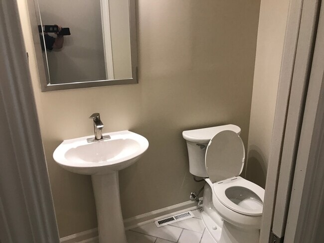 Photo - 264 Pickwick Dr