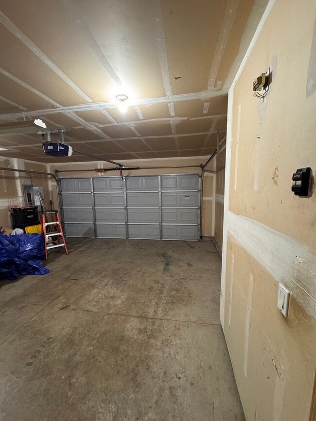 Photo - Spacious 3-Bed, 2.5-Bath Duplex for Rent in Longview