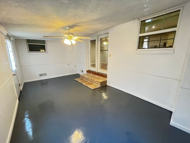 Photo - 4807 NW Cheyenne Ave